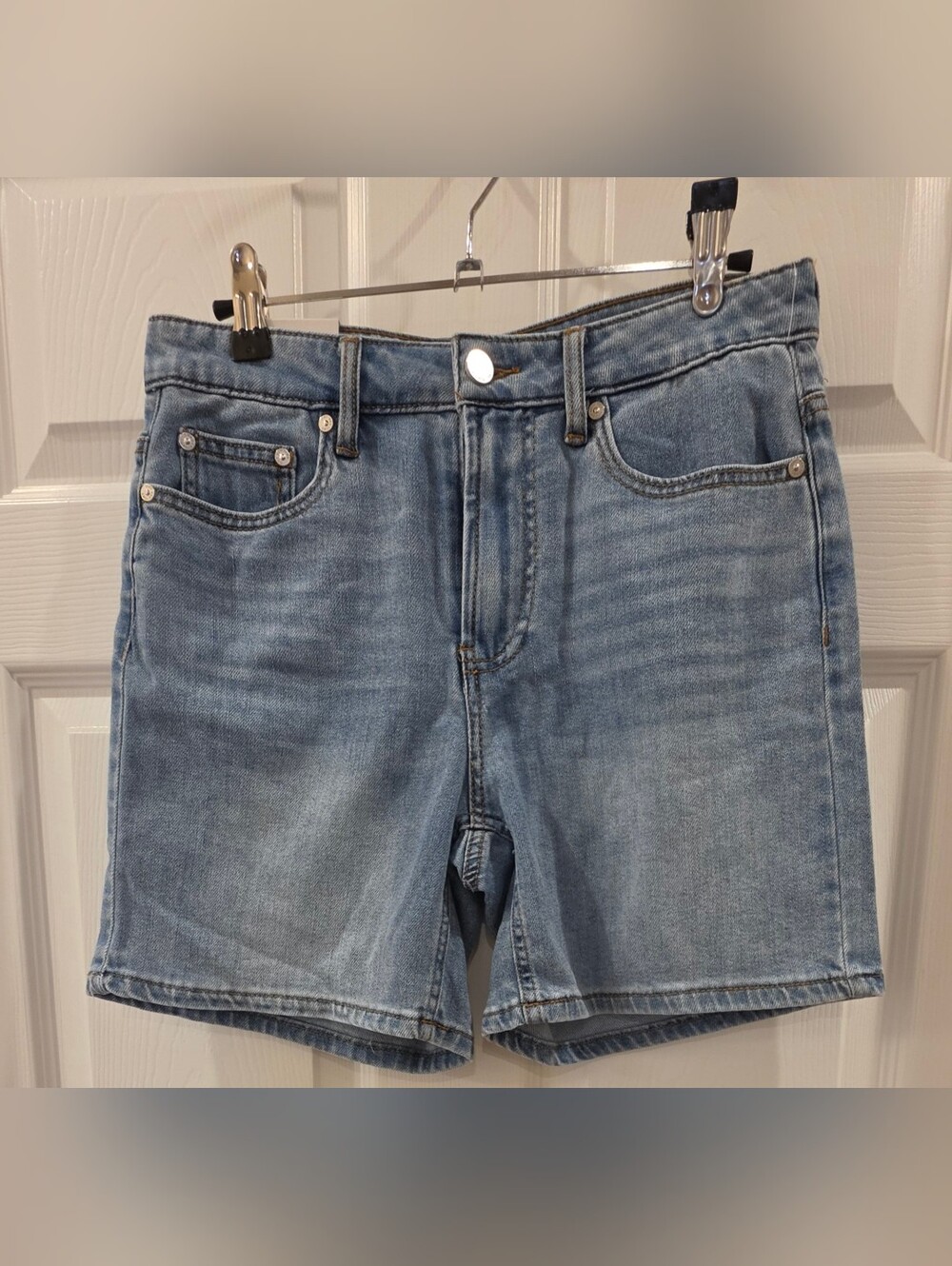 OAT BERMUDA JEANS SIZE 4 NEW WITH TAG